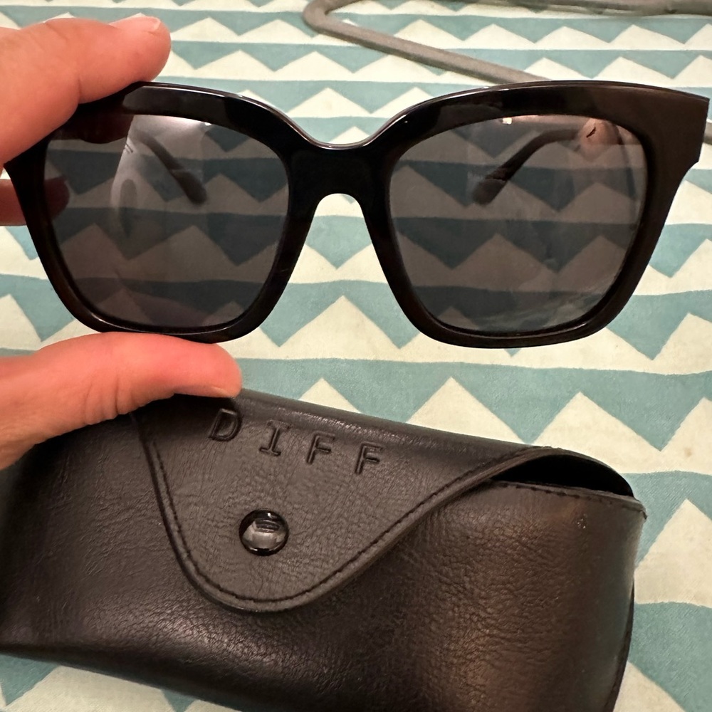 Diff Eyewear Black Sunglasses - Picture 2 of 15